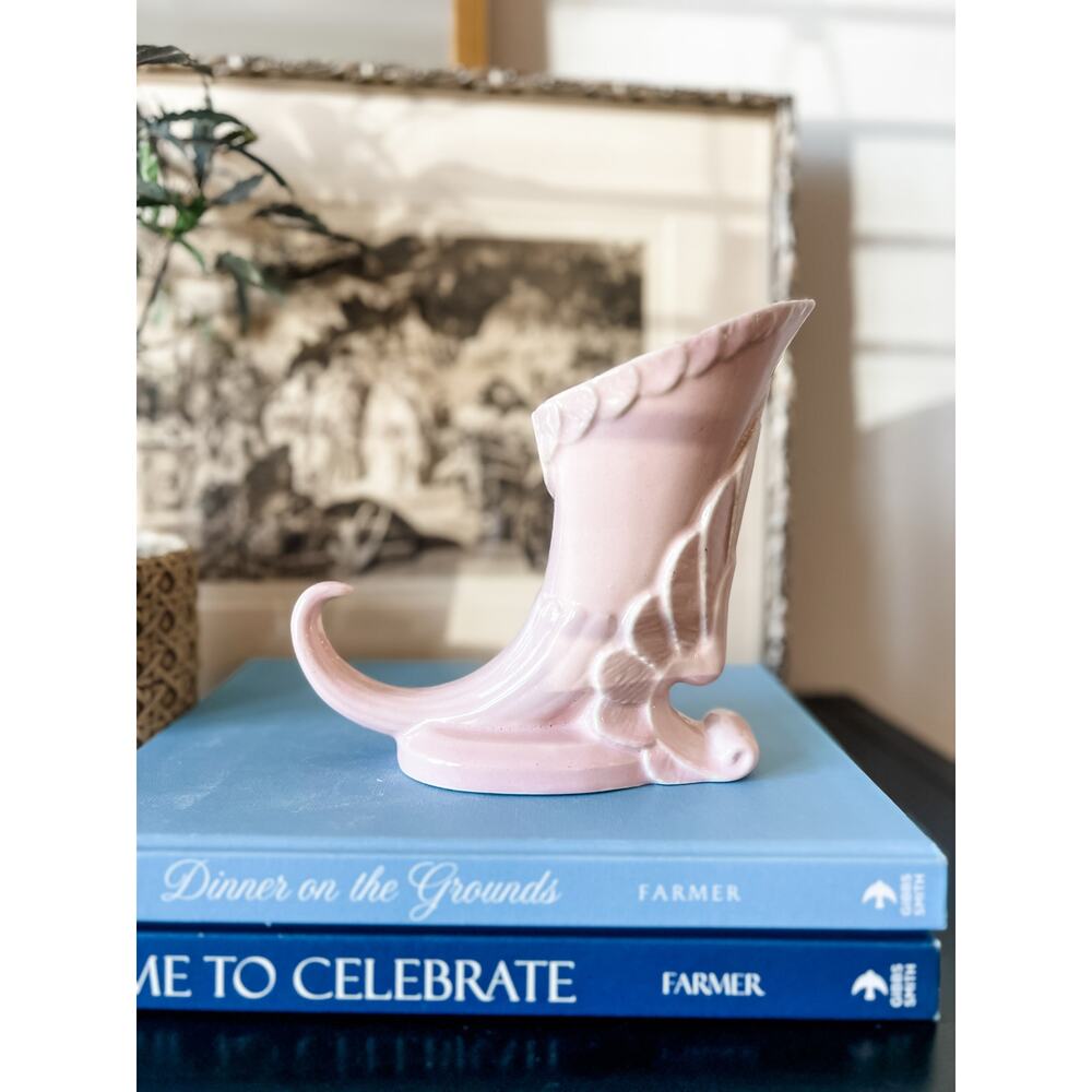 Vintage Niloak Pottery Pink Cornucopia Vase –‎ 7.25” Tall – 1909–1946